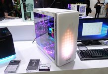 In Win 307: torre con una pantalla de 144 píxeles :O