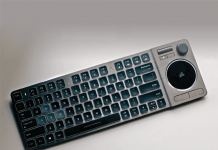 CORSAIR K83 Wireless: Control desde el sofá CORSAIR K83 Wireless Entertainment