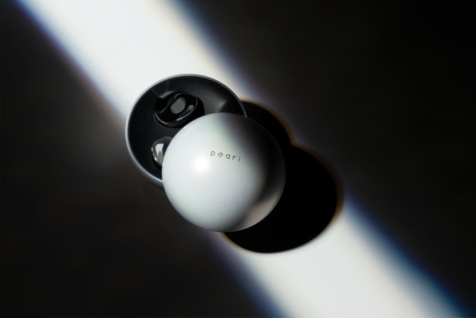 Pearl Primeros auriculares con carga solar tecnología AI