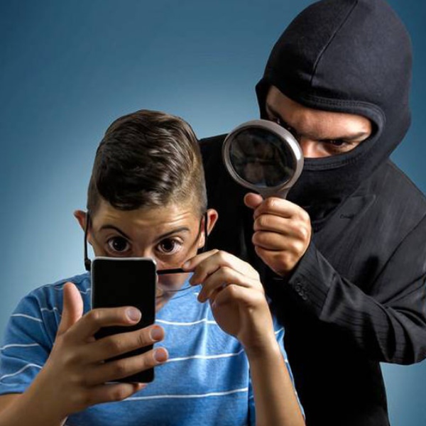 ¿Es Legal espiar el teléfono móvil de mis hijos