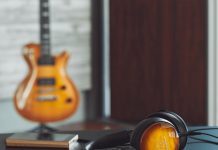 Madera de arce flameado para unos auriculares con sonido de alta fidelidad Madera de arce flameado para unos auriculares con sonido de alta fidelidad