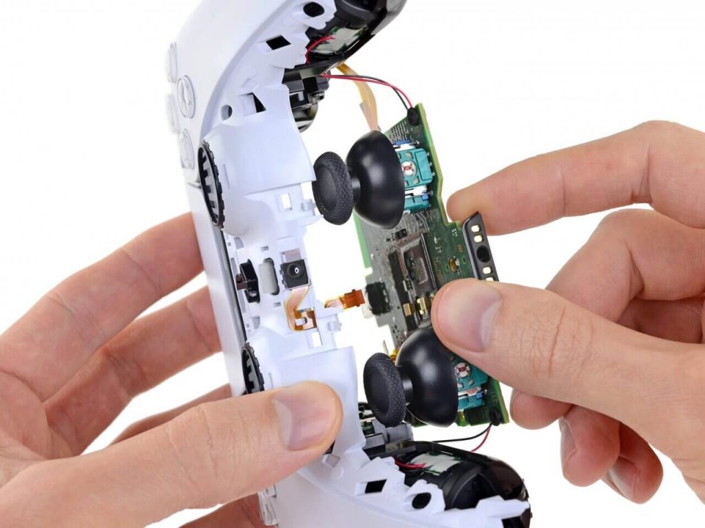 Se revela las razones de la deriva del joystick en los mandos de PS5