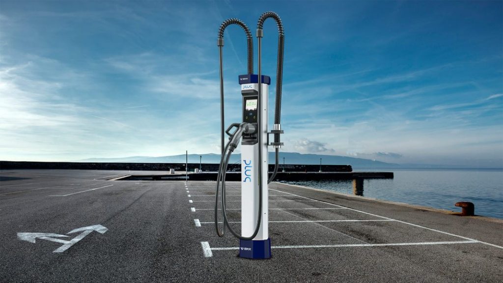 El primer supercargador del mundo para Barco eléctrico ya está operativo en Florø