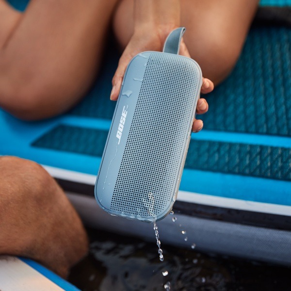 Bose SoundLink Flex resistente al agua, polvo, luz ultravioleta y corrosión ¡incluso puede flotar!