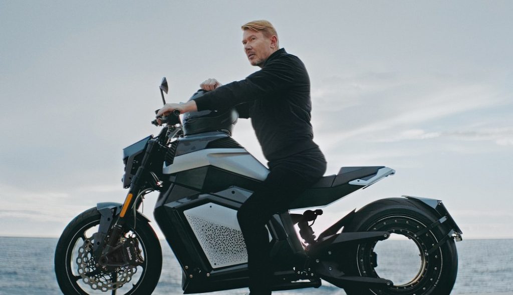 Verge Motorcycles lanza una superbike eléctrica con Mika Häkkinen